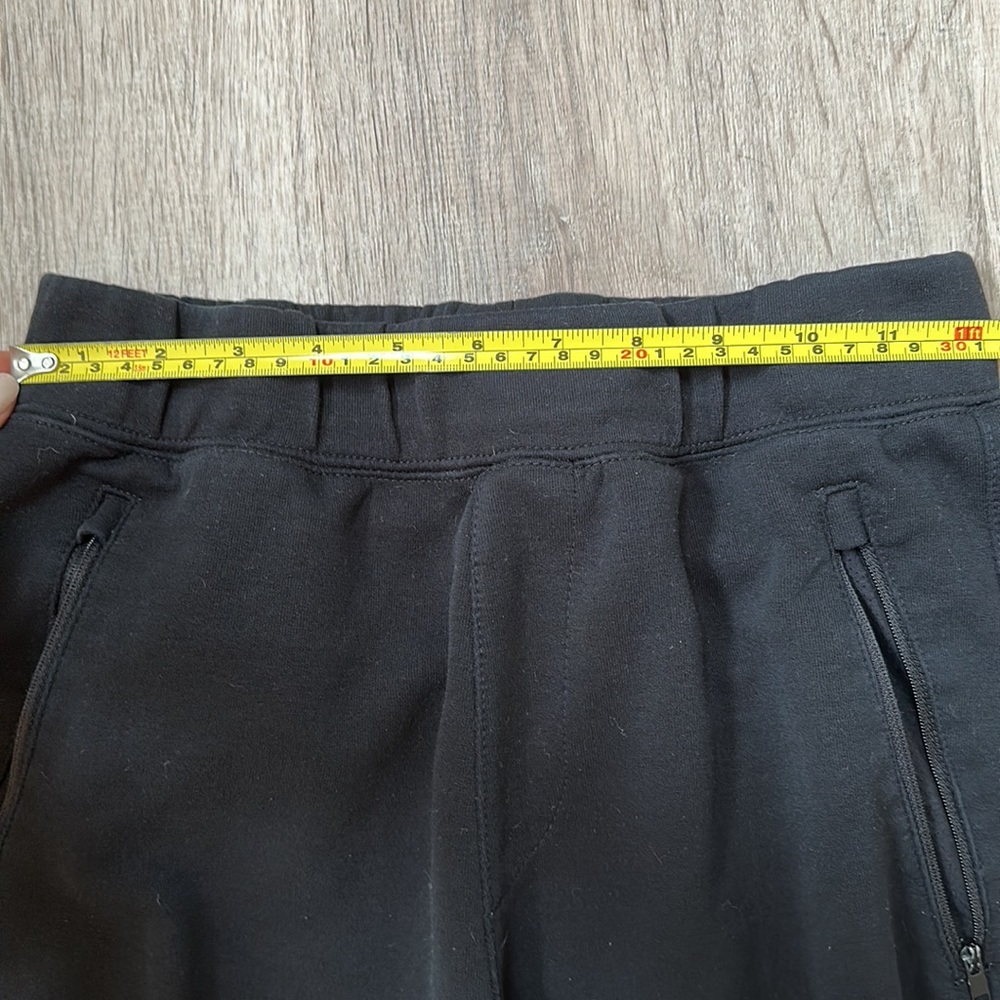 Men’s Uniqlo Athleisure Black Jogger - Picture 3 of 9